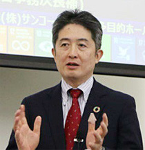 Taikan Oki giving lecture